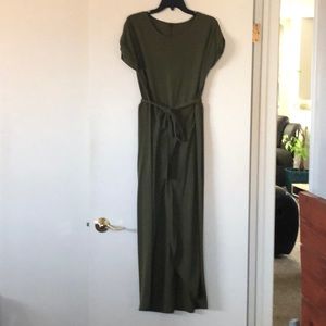 Short sleeve dress with waist tie and slit